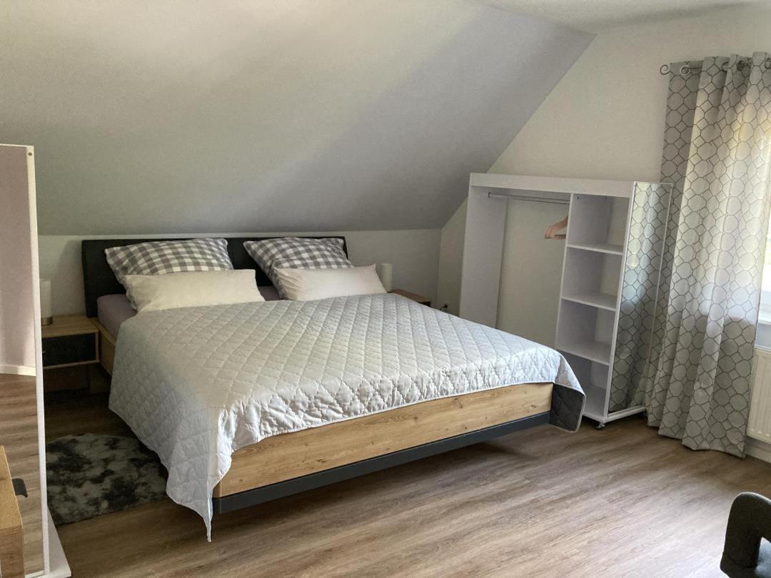 הוסום Neu Ferienwohnung Hofmann מראה חיצוני תמונה